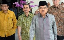 Tiba di rumah duka Ali Wardhana, Wapres JK langsung salat jenazah