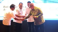 Penyerahan surat penunjukan oleh PT. Sarana Bali Dwipa Jaya (SBDJ) kepada  PT. Bumi Indah Prima (BIP) sebaga Qualified Partner dan Lead Consortium of Investors untuk pembangunan Bali Urban Rail and Associated Facilities, Rabu (24/7/2024) - Dok. Humas Pemprov Bali