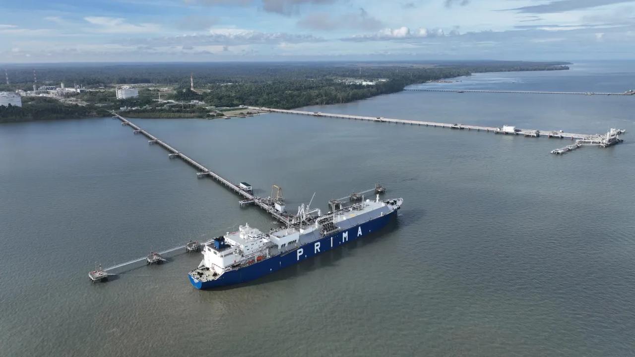 "Masih ada uncommitted cargo cukup banyak. Jadi kita akan lebih longgar setelah 2026, dan tahun 2030 akan mencapai puncaknya,"&nbsp;