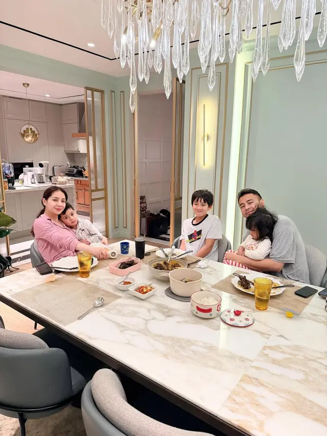 10 Potret Artis Sahur Hari Pertama Puasa 2026, Aurel Hermansyah hingga Wika Salim