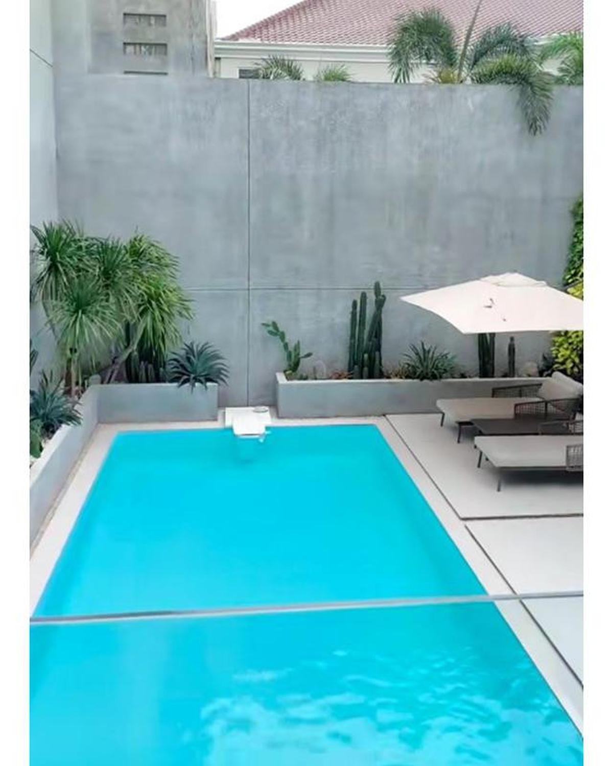6 Potret Area Kolam Renang Rumah Aura Kasih, Spot Favorit untuk Yoga