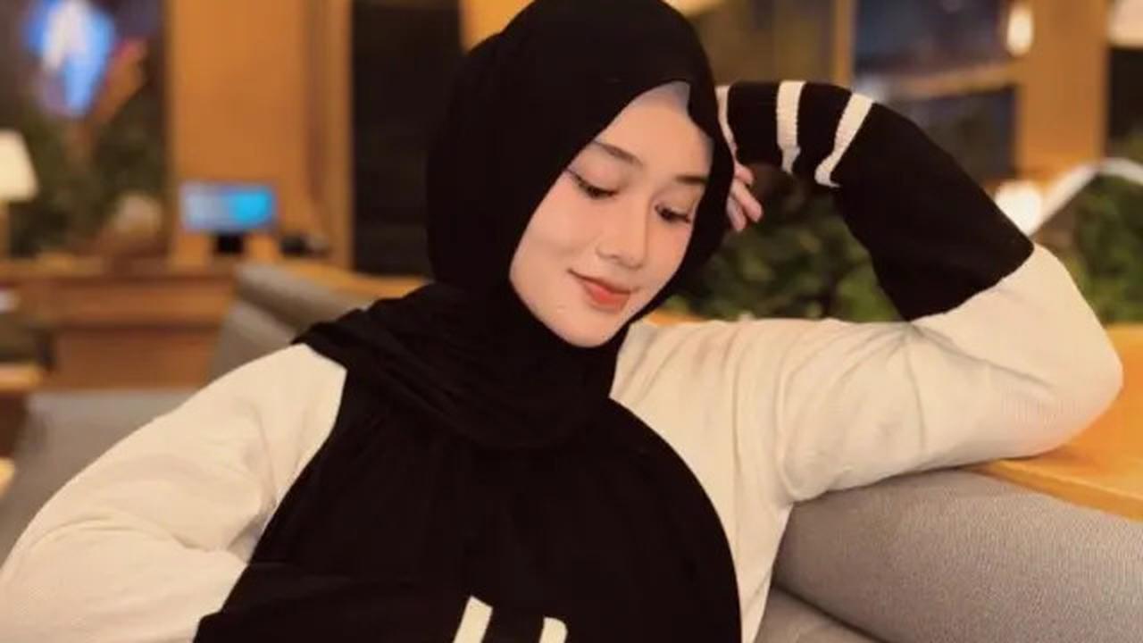 Inspirasi Model Hijab Khansa Mariska yang Modis dan Tetap Santun