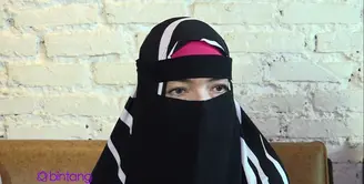 Wanita yang berinisial RP ini mengungkapkan perilaku sang ustad kepadanya dan sang anak selama tiga tahun saat konferensi pers. Ia sering mengirimkan foto pertumbuhan sang anak, tetapi hal itu tidak membuat Ustad Aswan mengunjunginya.