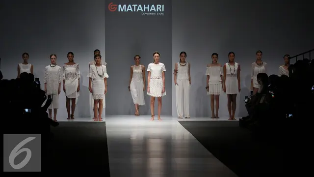 20151028-Persembahan Matahari di Jakarta Fashion Week 2016