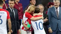 Ketika Presiden Kroasia Kolinda Grabar-Kitarovic ikut menjadi perhatian di Piala Dunia 2018. (Foto: Uncova)