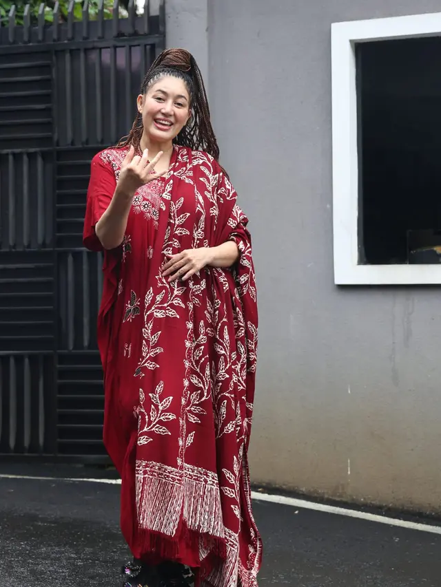 Sania saat mencoblos di kawasan Ragunan, Jakarta.