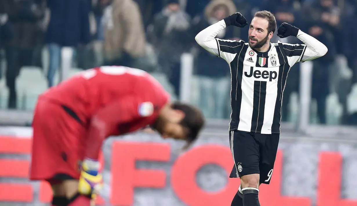 Gonzalo Higuain merayakan golnya ke gawang Bologna pada laga Serie A di Juventus Stadium, Turin, (8/1/2017). Juventus menang 3-0.  (EPA/Di Marco)