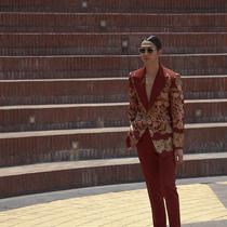 Kolaborasi Iwan Tirta x Kim Seo Ryong Resort Collection 2022, sebuah perspektif redefinisi menswear modern melalui batik. (dok. Iwan Tirta Private Collection)