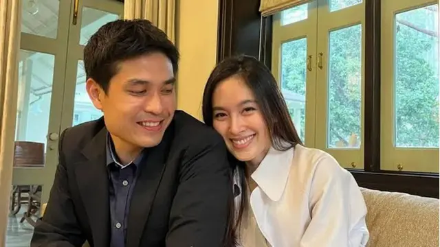 Nong Poy bersama Oak Phakwa Hongyok. (dok. Facebook)