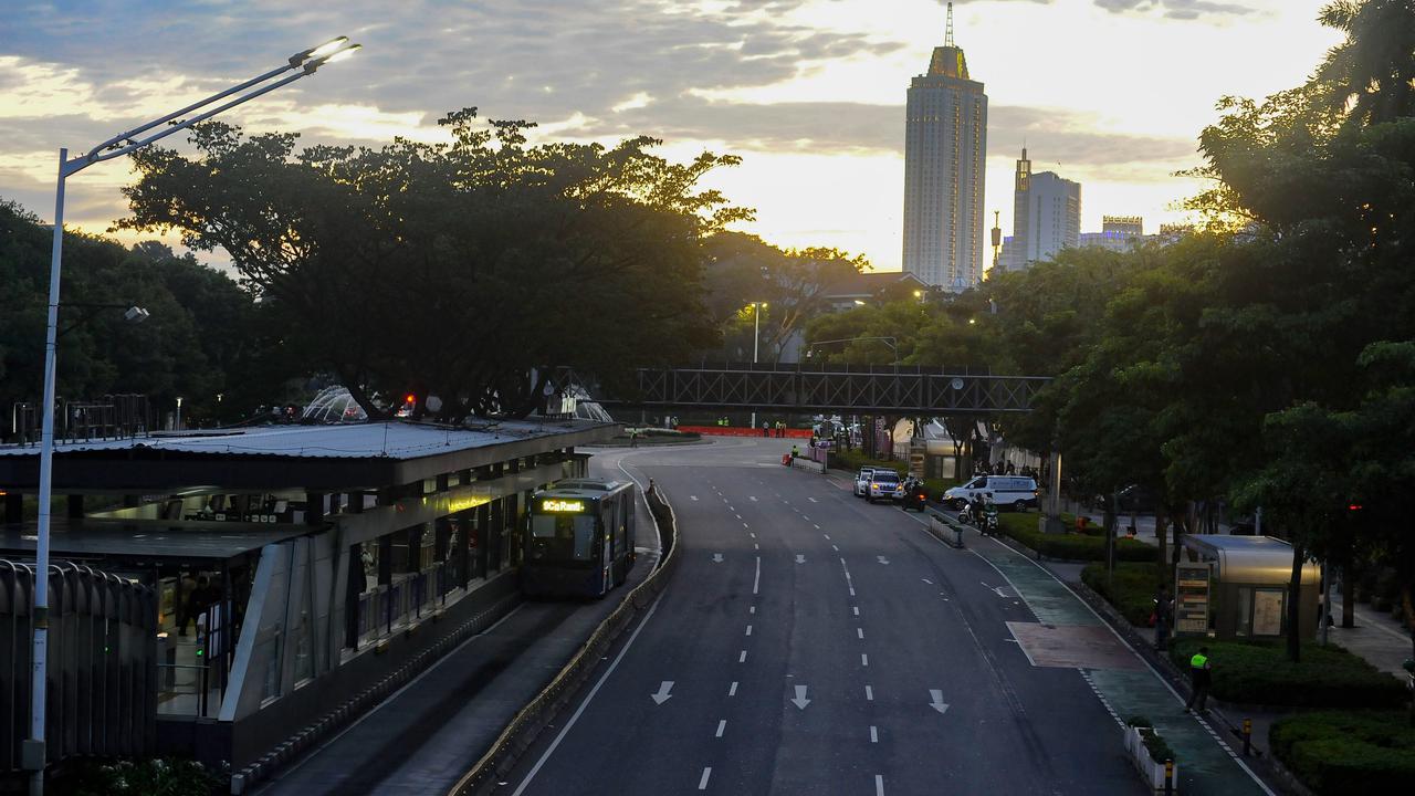 Jalan Sudirman mulai ditutup untuk perayaan Tahun Baru 2025