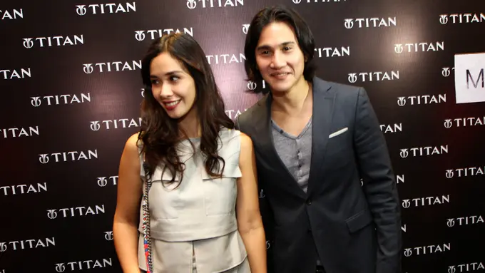 Marsha Timothy dan Vino G. Bastian