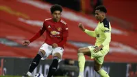 Youngster Manchester United, Shola Shoretire, menjalani laga debut di tim senior menghadapi Newcastle United pada Liga Inggris di Stadion Old Trafford, Senin (22/2/2021) dini hari WIB. (AFP/Phil Noble)