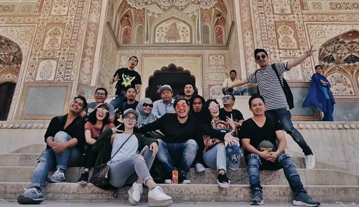 Cita Citata ke Jaipur India dalam rangka mengisi rangkaian acara malam puncak HUT ANTV yang ke-24 tahun. Acara itu di disiarkan secara langsung dari Jakarta dan India. Salah satu pengisi acaranya Cita Citata. (Instagram/cita_citata)