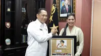 Sambut Hari Pahlawan, SANI Bagi-bagikan Kalender Anti-Narkoba