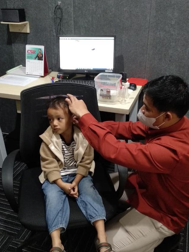 Kisah Driver Ojek Online di Bandung, Berjuang Kumpulkan Uang agar Putranya Bisa Kembali Mendengar