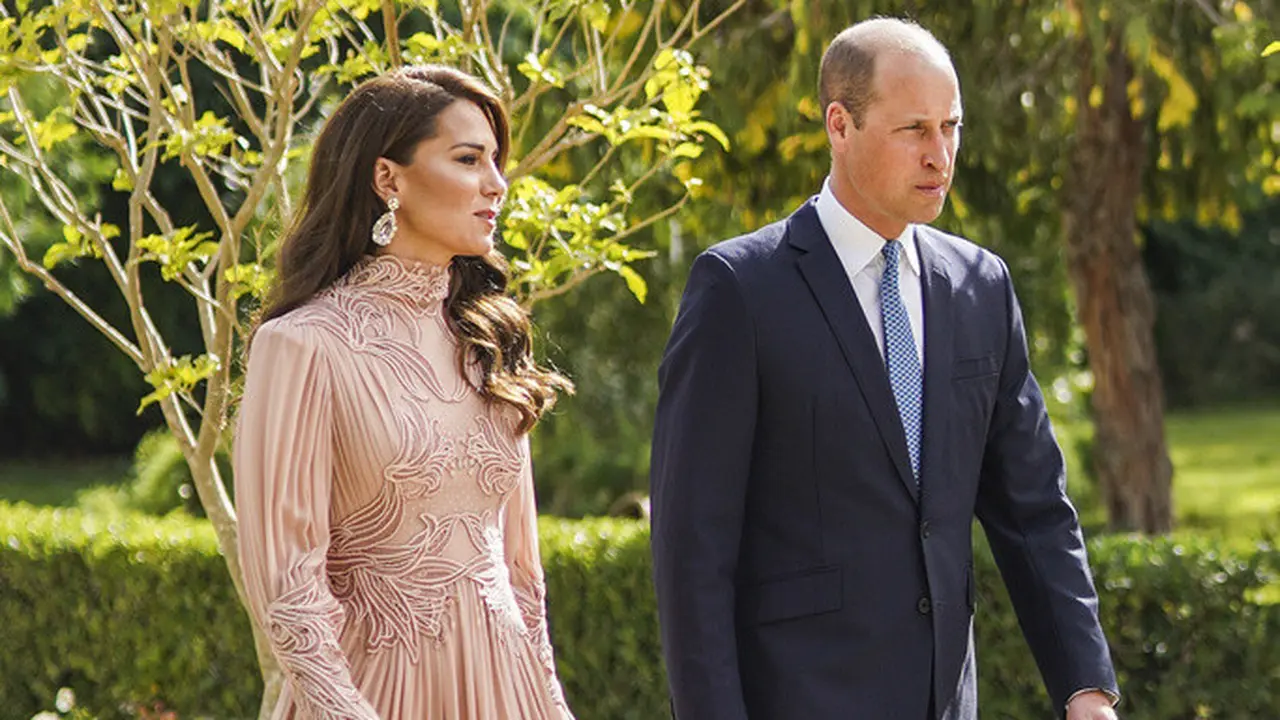 Pangeran William dan Kate Middleton. (Royal Hashemite Court via AP)
