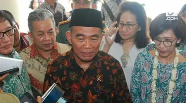 Menteri Pendidikan dan Kebudayaan (Mendikbud) Muhadjir Effendy menegaskan janji akan mengevaluasi sistem zonasi dalam penerimaan Murid Baru