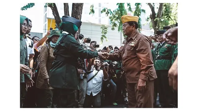 Momen Ibu Risma Saat Ikut Parade Surabaya Juang 2019