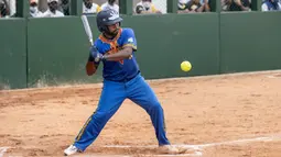 DP. Djoepari dari Papua Barat beraksi pada pertandingan kedua babak penyisihan softball putra PON XX Papua antara DKI Jakarta vs Papua Barat di Lapangan Softball Uncen, Kota Jayapura, Rabu (22/09/2021). (Foto : PB PON XX PAPUA/Robertus Pudyanto)