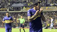 Carlos Tevez striker Boca Juniors melakukan solo run dan melewati 4 pemain lawan mirip dengan gol Maradona di Piala Dunia 1986.