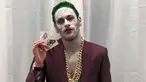 Penyerang PSG, Neymar mengenakan kostum karakter joker dari Suicide Squad saat merayakan hari Halloween. Neymar tampil total dengan mengecat rambutnya menjadi hijau dan melengkapi dandanannya dengan kartu. (Instagram/@neymarjr)