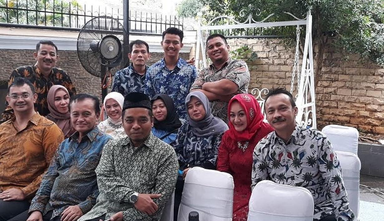 Suasana Lamaran Anak Adi Bing Slamet - Celeb Bintang.com