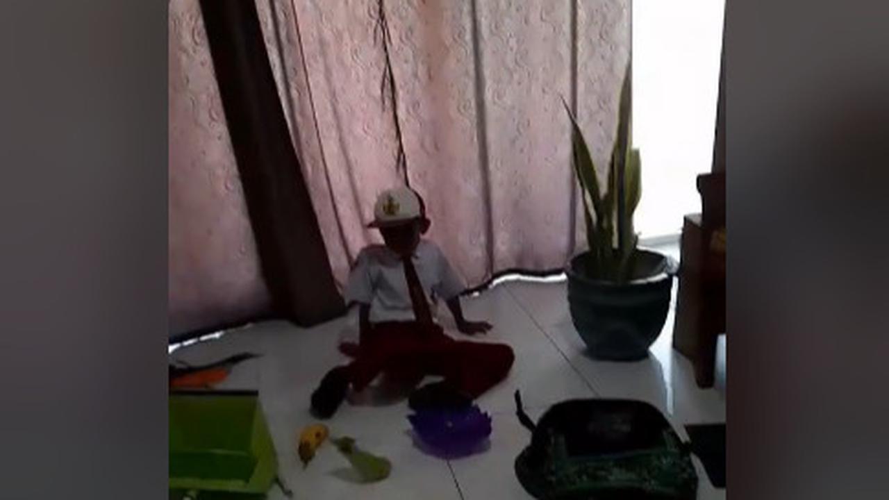 Anak SD Ngamuk Tak Mau Sekolah, Disuruh Nyapu Sama Sang Ibu Langsung Ngacir Berangkat