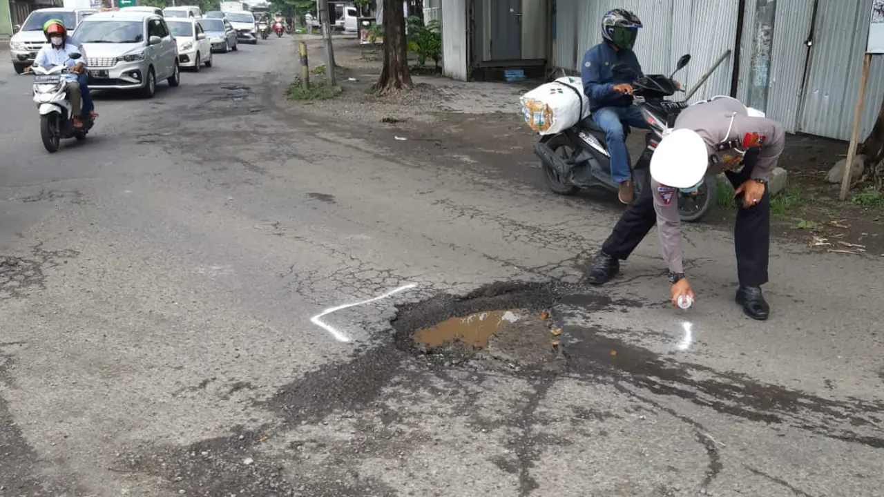 Ilustrasi jalan berlubang. (Its)