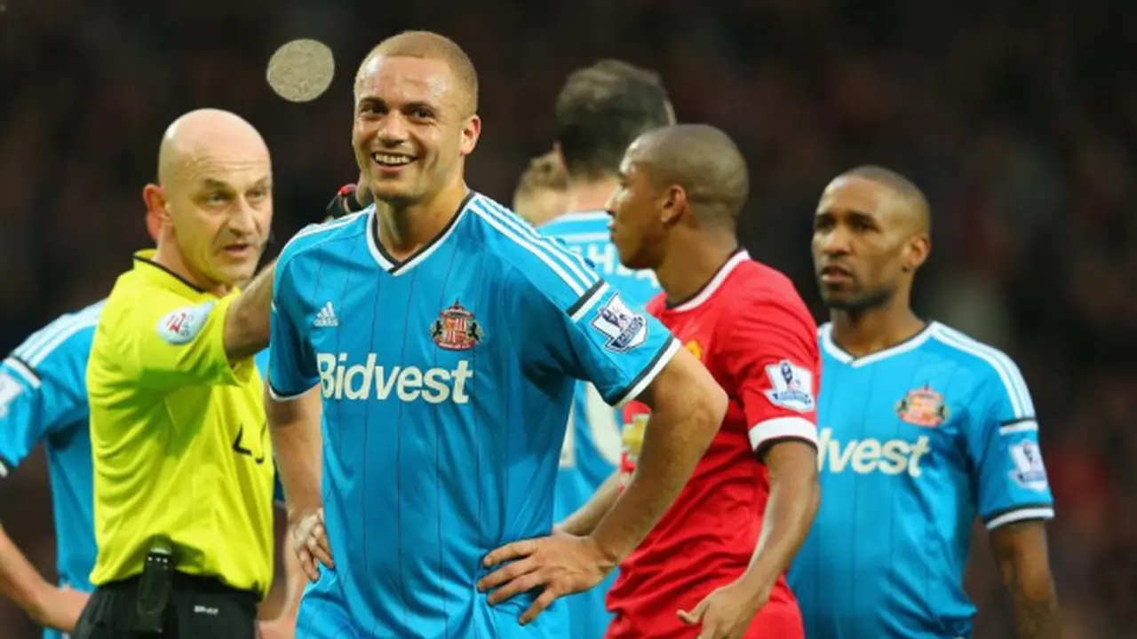 Kartu Merah Wes Brown Lawan MU Dianulir