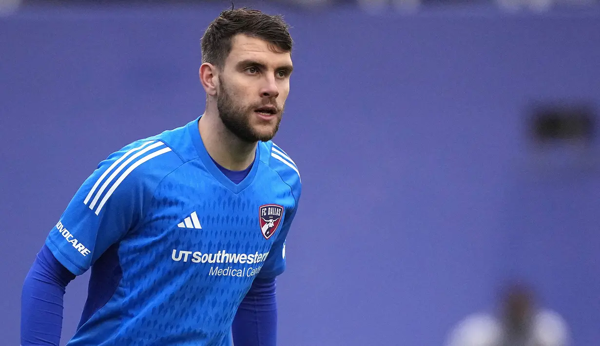Kiper FC Dallas, Maarten Paes saat laga lanjutan MLS (Major League Soccer) 2024 melawan Inter Miami di Cotton Bowl, Dallas, Texas, 22 Januari 2024. (AFP/Getty Images/Sam Hodde)