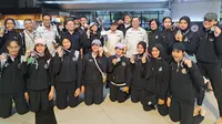 Pengurus pusat PBVSI menyambut timnas voli putri Indonesia U-18 usai mengikuti Princess Cup 2024. (Liputan6.com/Pramita Tristiawati)