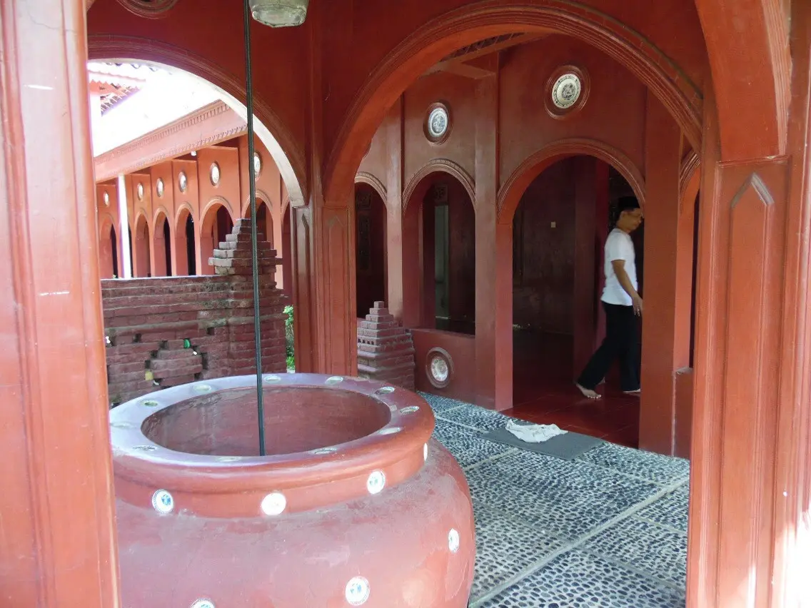 Bisikan gaib itu menyampaikan ide pembangunan Masjid Bata Merah berulang kali lewat mimpi. (Liputan6.com/Panji Prayitno)