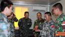 Citizen6, Lebanon: Tim Hygiene Inspection dari Unifil, sedang melakukan pemeriksaan standar kebersihan di Markas Satgas Yonif Mekanis Konga XXIII-E / Unifil (Indobatt), Senin (4/4). (Pengirim: Badarudin)