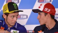 Valentino Rossi dan Marc Marquez akan bersaing ketat di MotoGP Jerez yang akan berlangsung pada 7 Mei 2017.(EPA/Maurizio Brambatti)