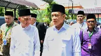 Wamenag Romo HR Muhammad Syafi’i, dan Wagub Sumut, Surya, melepas keberangkatan Calon Jemaah Haji Kelompok Terbang (Kloter) I Embarkasi KNO Medan 1446 H/2025 M