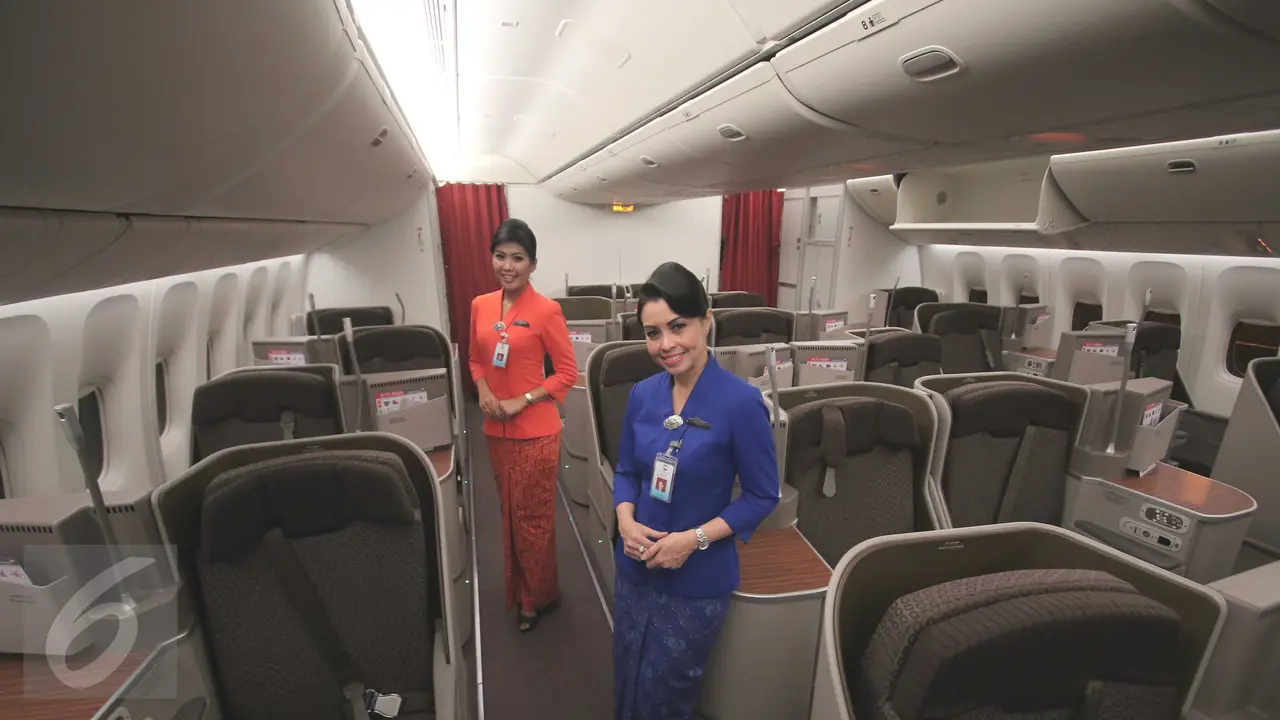 20151029-Melihat Kondisi Bodi dan Interior Pesawat Boeing 777-300ER Milik Garuda-Tangerang
