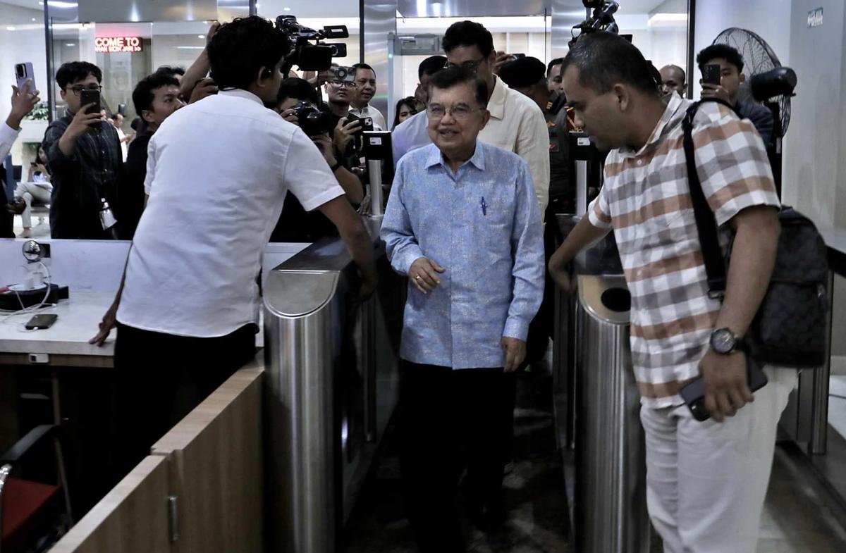 FOTO: Rismon Hasiholan Sianipar Dilaporkan Jusuf Kalla ke Bareskrim