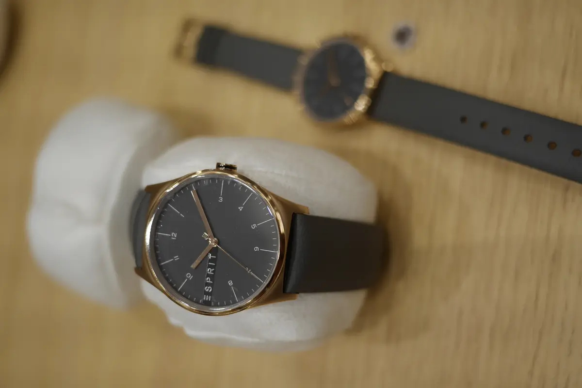 Jam tangan klasik dan elegan