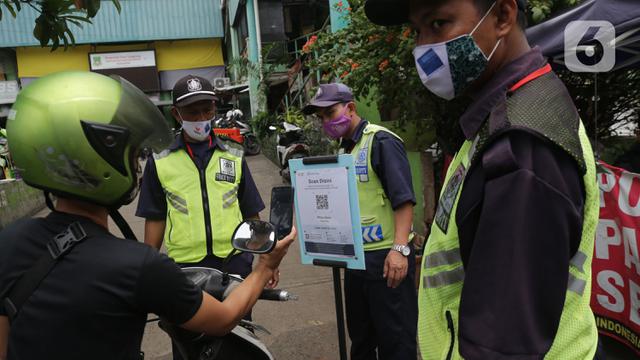 Aplikasi PeduliLindungi di Pasar tradisional Tangerang