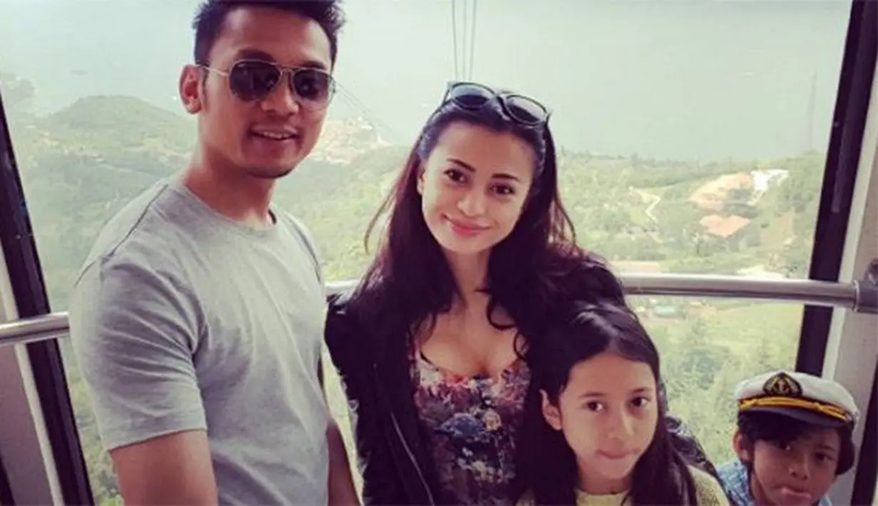 Suatu ketika, tepatnya tahun 2003 Angie Virgin dikenalkan dengan pria yang sekarang ini berprofesi menjadi Polisi di Amerika Serikat. Pertemuan pertama di tempat main billiar tidak ada kesan, lantaran Angie sendiri tidak suka cowok tengil. (dok. Pribadi)