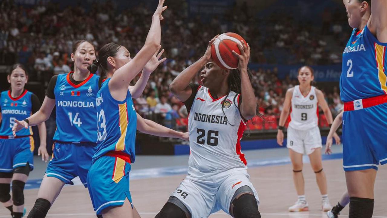 Aksi timnas basket putri saat melawan Mongolia di Asian Games 2023