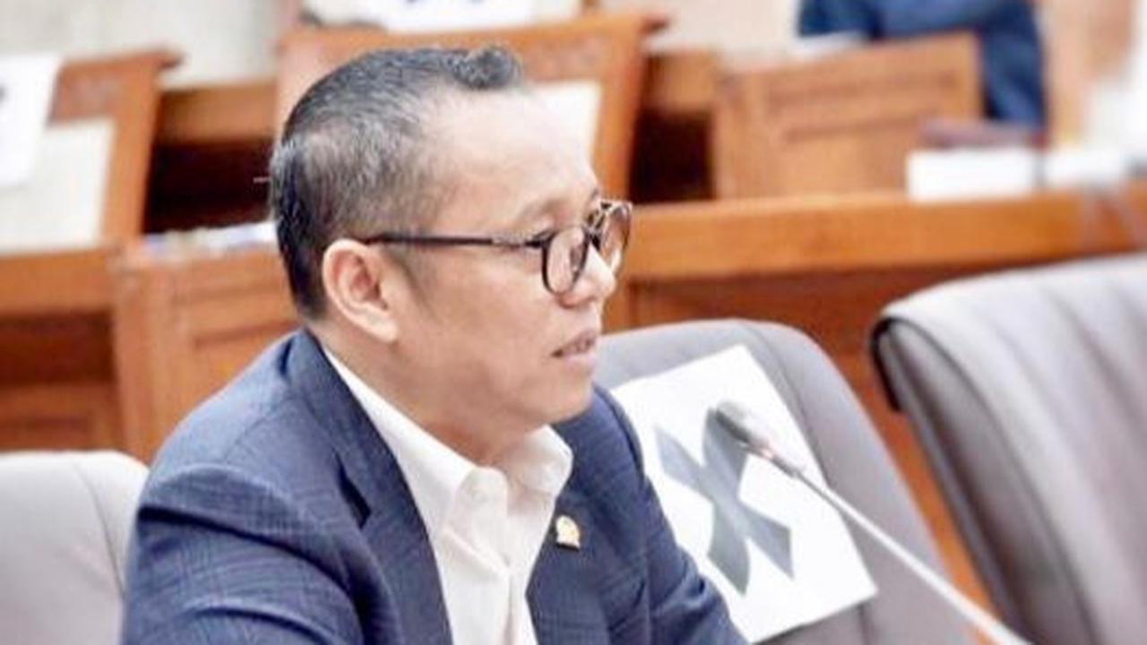 VIDEO: Keras! Deddy PDIP Sindir Paslon Jateng Lemah Bikin Gaduh Hingga Presiden 'Turun Gunung' Cawe-Cawe