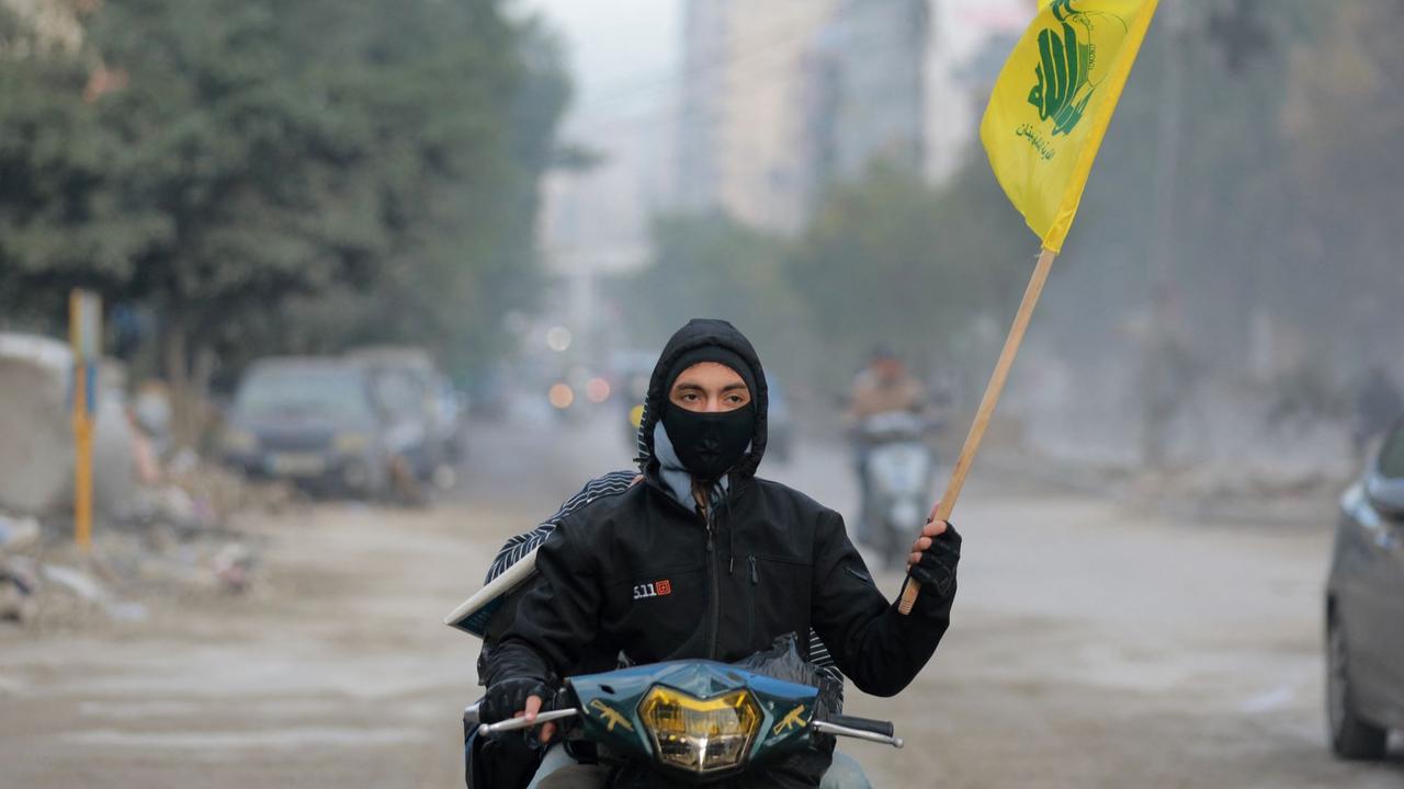 Kegembiraan Simpatisan Hizbullah Klaim Menang Perang Usai Israel Sepakati Gencatan Senjata