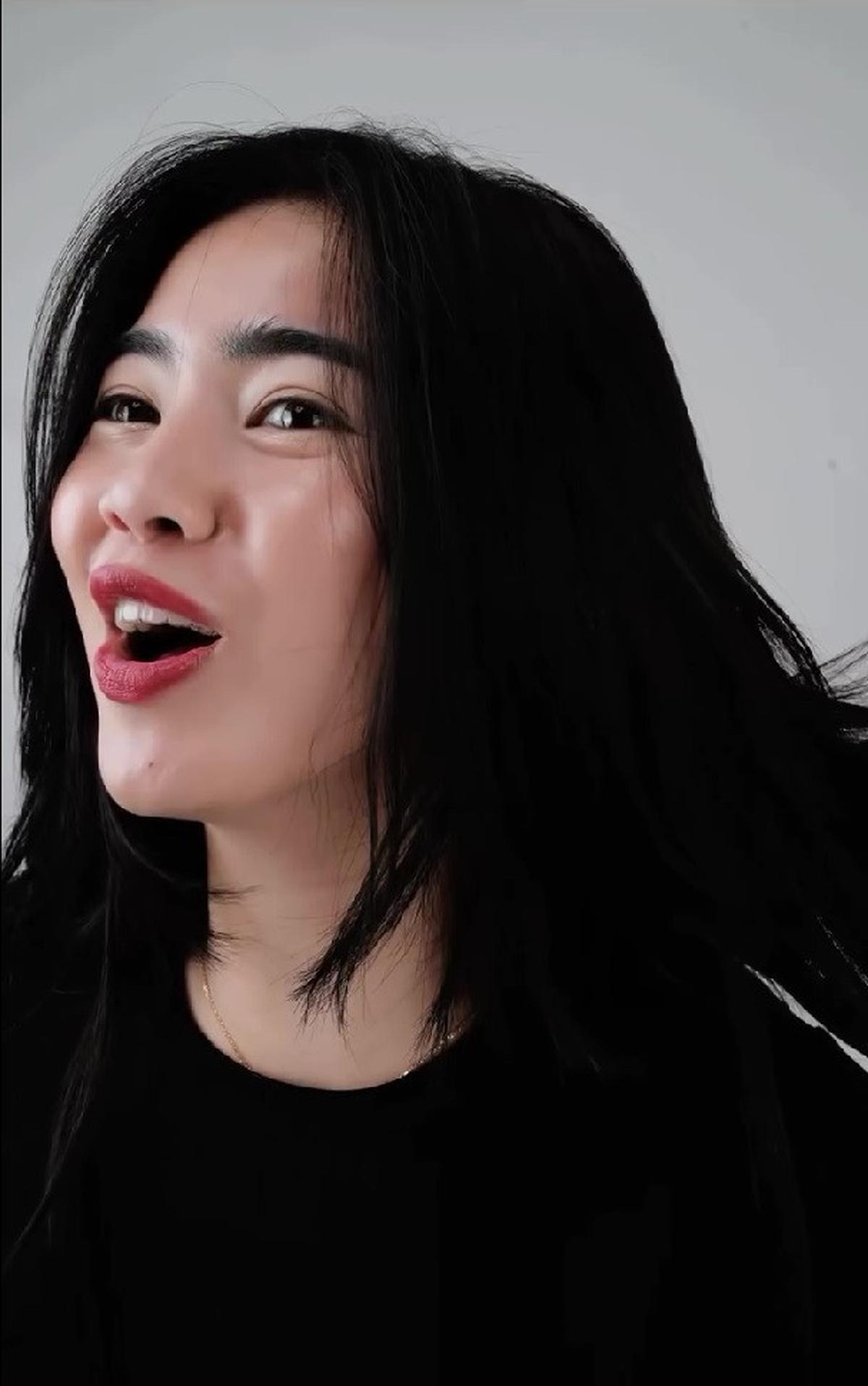 Ikut Tren Foto Gagal, Felicya Angelista Justru Banjir Pujian Netizen yang Sebutnya Tetap Cantik