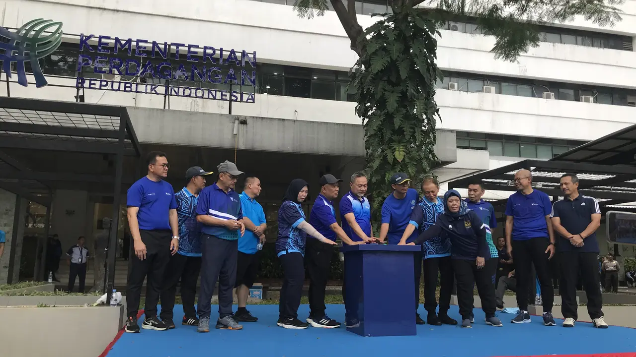 Menteri Perdagangan Zulkifli Hasan membuka Kegiatan Festival Kemerdekaan sekaligus Pekan Olahraga dan Seni Kemendag di Jakarta, Kamis (6/7/2023). (Elza/Liputan6.com)