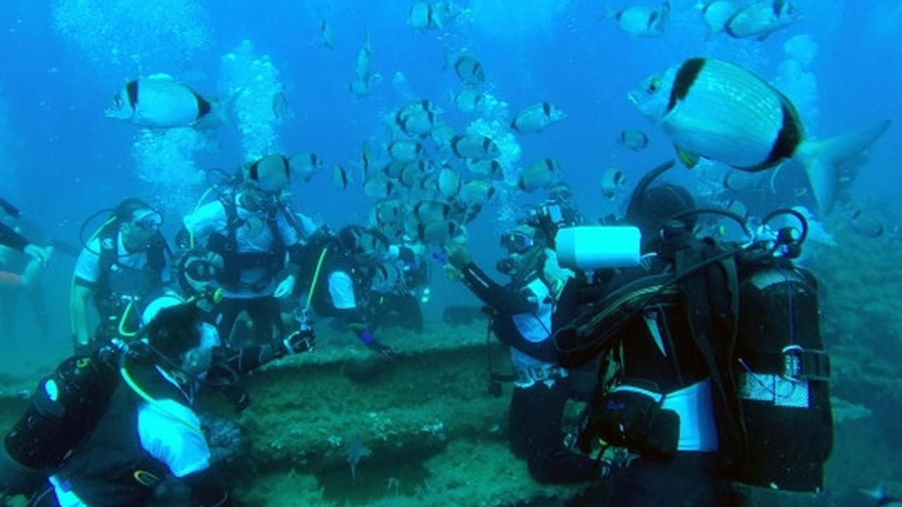 Mengunjungi Kapal MZ Zenobia di bawah laut Siprus