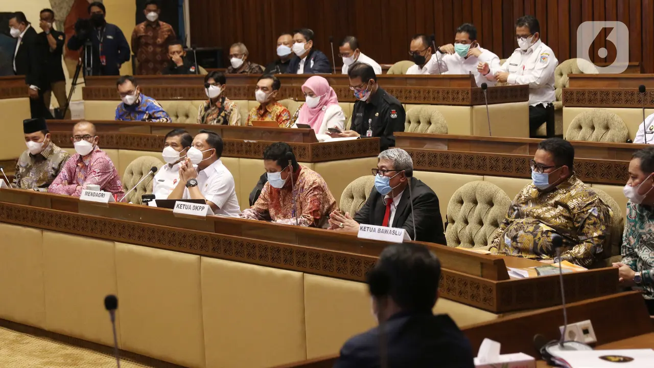 Komisi II DPR Raker dengan KPU, Bawaslu, Mendagri dan DKPP