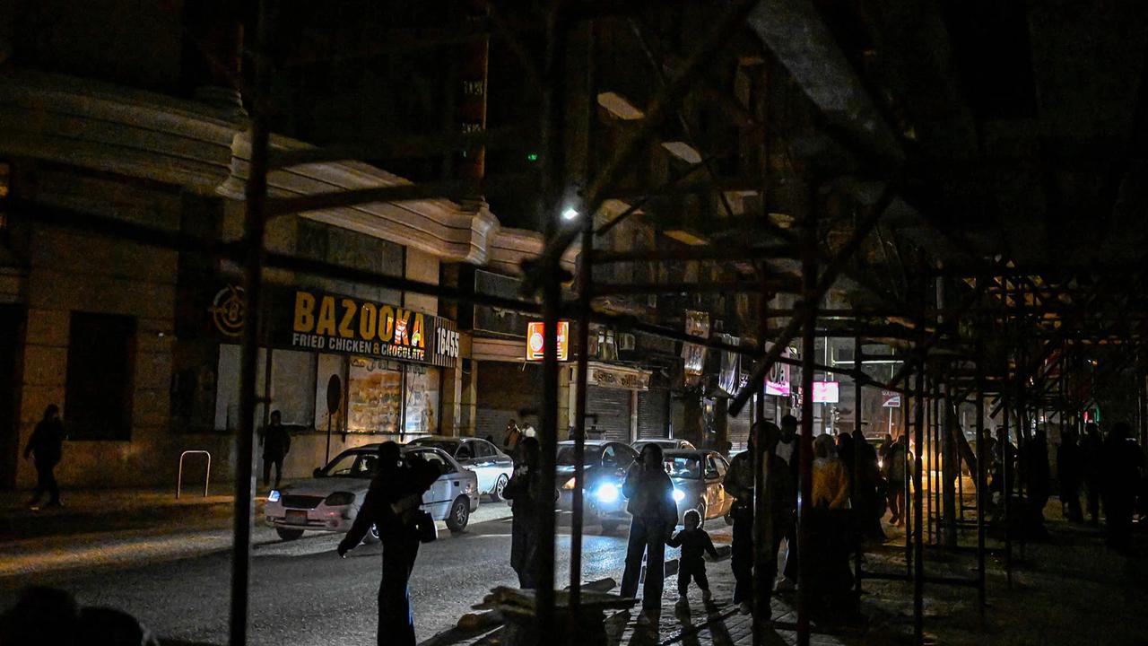 FOTO: Kairo Terapkan Jam Malam di Tengah Krisis Energi