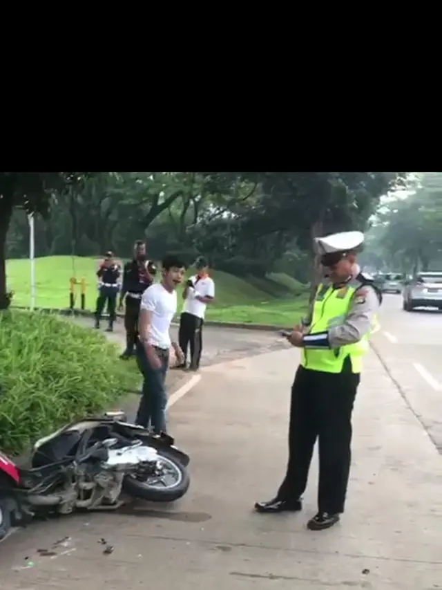 Tidak Terima Ditilang, Pemuda Rusak Motor Kekasih di Hadapan Petugas Polisi