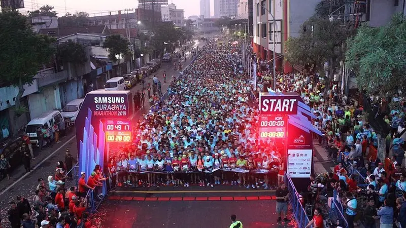 6 Potret Kemeriahan Surabaya Marathon 2019